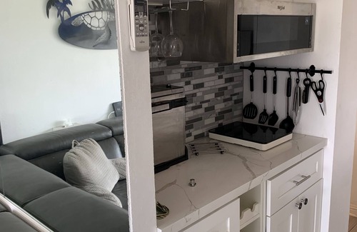 Waikiki Condo | 1 BR Top floor stunning views from 2 Lanais. Jeep & Parking Available thru Turo