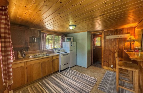 Grand Lake Cabin | 1 BR with sunroom-walk to beach
