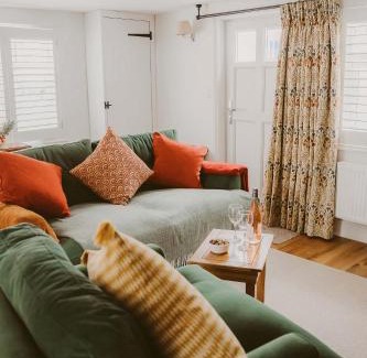 Woodbridge House | 1 Chantry Cottage