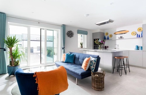 Newquay City Centre Apartment | 1 Cliff Edge - a studio that sleeps 3 guests in 1 bedroom