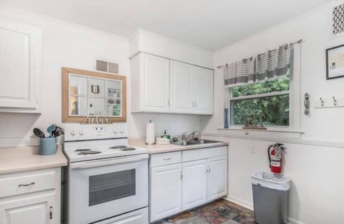 Saugatuck House | #1 cozy 1-Bdrm suite downtown with parking