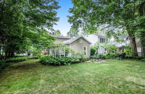Saugatuck House | #1 cozy 1-Bdrm suite downtown with parking