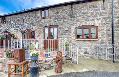 Rhyd-y-foel House | 1 Dolwen Farm Shop - Two Bedroom House, Sleeps 4