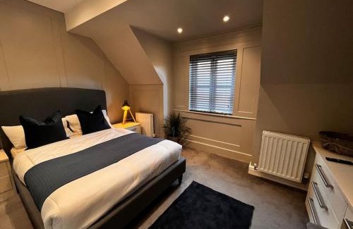 Witney House | 1 Holdan Mews, 1 bed house, free parking, central Witney