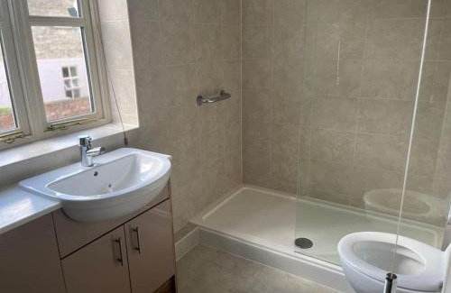 Witney House | 1 Holdan Mews, 1 bed house, free parking, central Witney