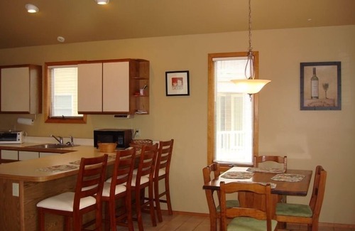 Holgate House | 1 House from the Beach - Now taking Reservations