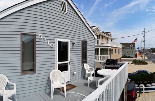 Holgate House | 1 House from the Beach - Now taking Reservations
