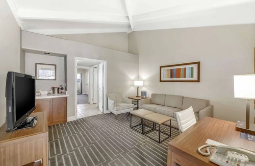 North Mountain Hotel | 1 King 1BR Suite, Hilton Phoenix Tapatio Cliffs, 7 Pools, Waterfall - 2 Units