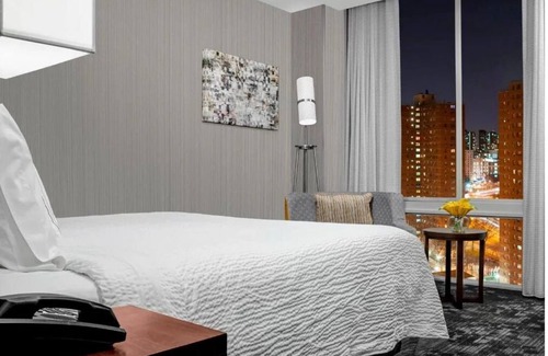 Upper East Side Hotel | 1 King Bed at Courtyard New York Manhattan! Onsite Dining!