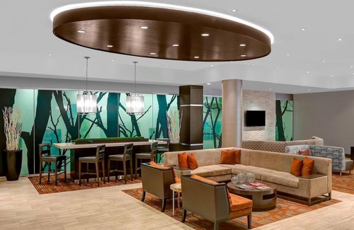 Upper East Side Hotel | 1 King Bed at Courtyard New York Manhattan! Onsite Dining!