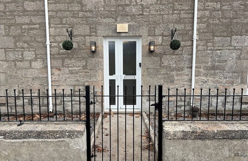 Nairn House | 1 LINKS PLACE, family friendly, country holiday cottage in Nairn