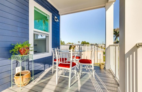 Truckland House | 1 Mi to Beach Access Home with Porch in Fort Myers!