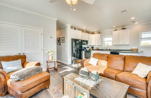 Truckland House | 1 Mi to Beach Access Home with Porch in Fort Myers!