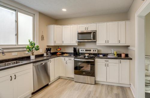 Sandusky House | 1 Mi to Cedar Point Family Getaway with Porch!