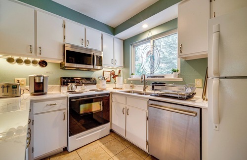 Incline Village Condo | 1 Mi to Diamond Peak Ski Resort: Condo w/Pool