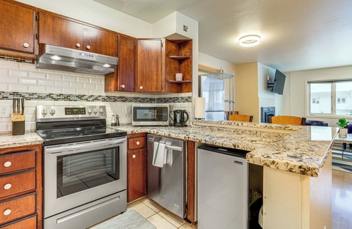 South Addition Condo | 1 Mi to Dtwn: Cozy Condo in Anchorage!