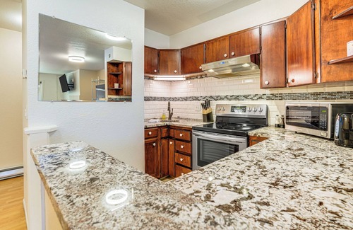 South Addition Condo | 1 Mi to Dtwn: Cozy Condo in Anchorage!