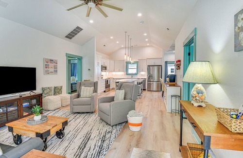 Manteo House | 1 Mi to Dtwn Manteo: Dog-Friendly Home w/Deck