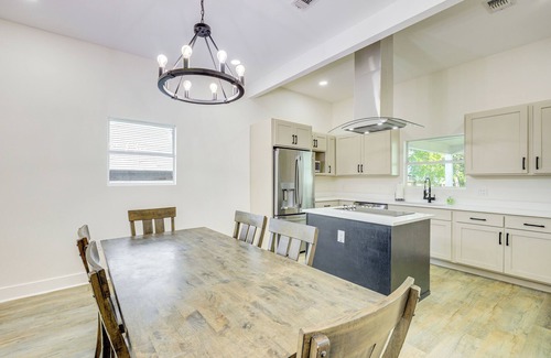 Eastside Promise Neighborhood House | 1 Mi to Dtwn San Antonio: Sleek Bungalow w/Yard!