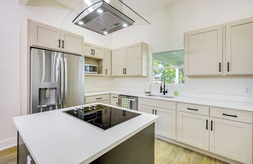 Eastside Promise Neighborhood House | 1 Mi to Dtwn San Antonio: Sleek Bungalow w/Yard!