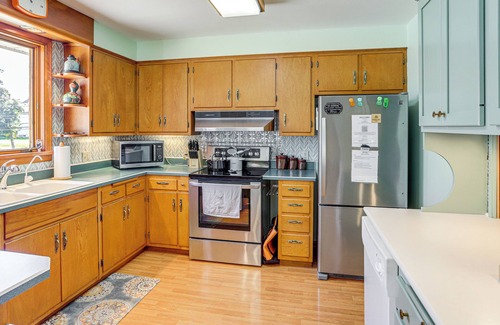 Tiffin House | < 1 Mi to Dtwn Tiffin: Home w/Outdoor Space!