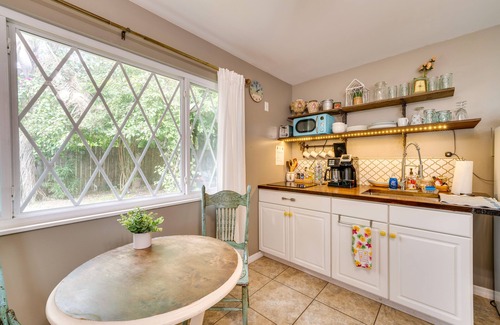Mount Dora Cottage | 1 Mi to Lake Dora: Cottage w/Shared Yard & Patio!