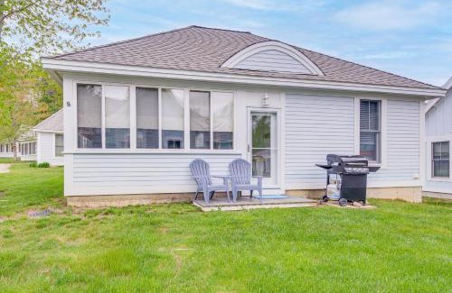 Summer Village Apartment | 1 Mi to Moody Beach Cottage with Pool Access!