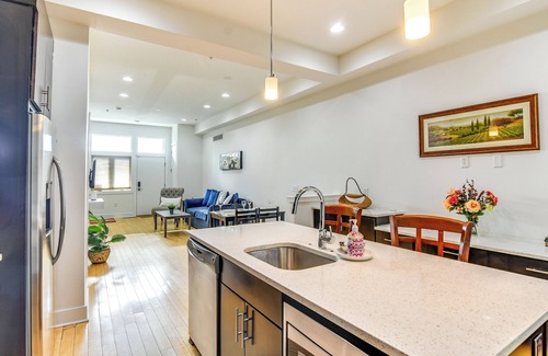 Old City House | 1 Mi to Old Town: Philadelphia Townhome w/Patio!