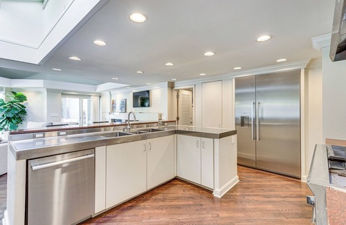 Norman House | 1 Mi to OU! Group Getaway w/Game Room, Pool