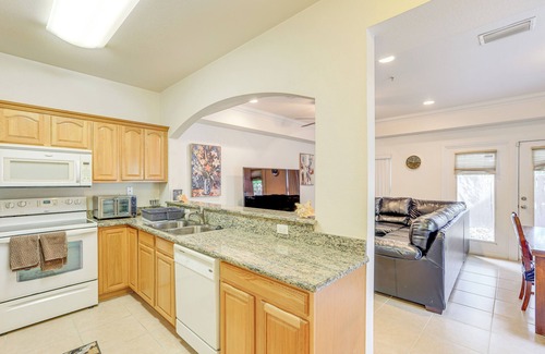 Gainesville House | 1 Mi to UF: Modern Townhome w/Balcony
