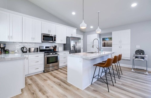 East Side Capistrano House | 1 Mile to Beach|Hot Tub|Fenced Yard|Downtown|Pets