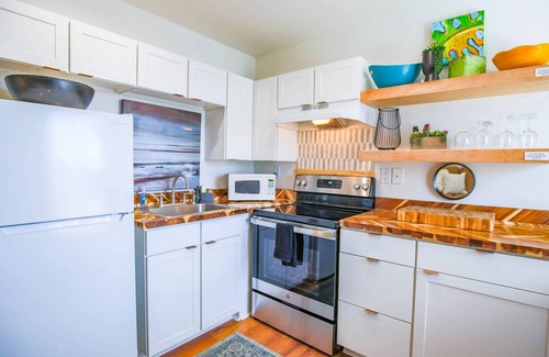 Folly Beach Condo | 1 min to Beach. Artistic & Relaxing Condo Located in the Heart of Fun-Filled Folly Beach. W/Parking.