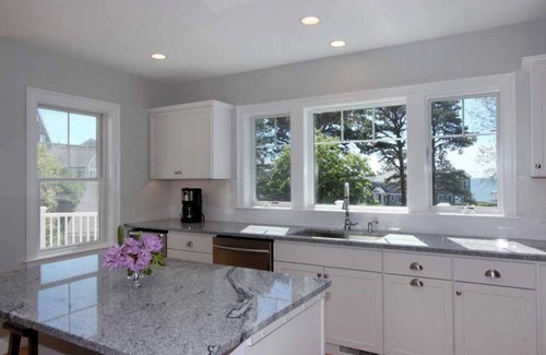 Dennis Port House | 1 min walk from private beach - 4 bd main house, 2 bd carriage house!