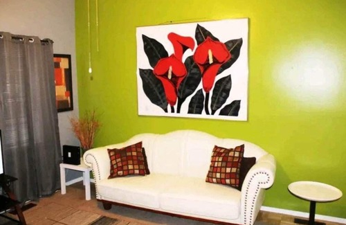 Downtown Indianapolis House | 1 min Walk to Downtown, Free Parking, Pets OK