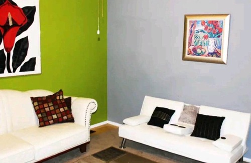 Downtown Indianapolis House | 1 min Walk to Downtown, Free Parking, Pets OK