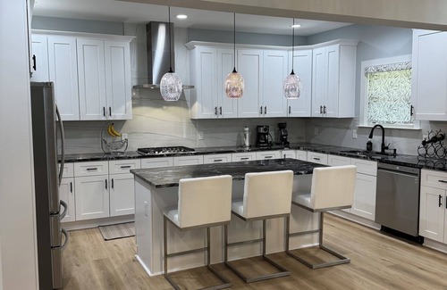 Paw Creek House | 1 Primary Room Exquisite Home in Uptown Charlotte