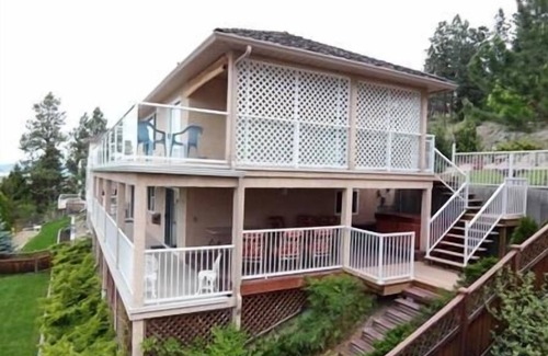 Black Mountain Apartment | 1 private self contained room, private entrance, private bathroom, no cooking