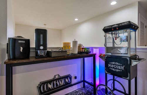 Sun Bay South Apartment | #1 Rated Mansion Heated Pool/Spa Theater Peloton Gym Game Room