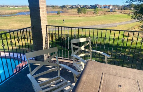 League City House | 1 Room only for Rent on the Golf Course with a Coffee Bar upstairs. Max 2 guests