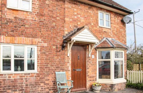 Pontesbury House | 1 Royal Oak Cottages