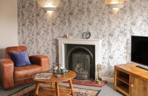 Pontesbury House | 1 Royal Oak Cottages