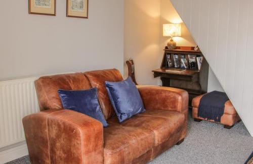 Pontesbury House | 1 Royal Oak Cottages