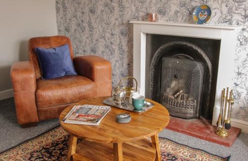 Pontesbury House | 1 Royal Oak Cottages