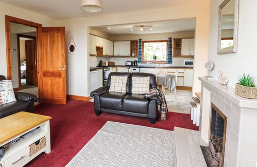 Morar Cottage | 1 SANDHOLM, family friendly in Mallaig