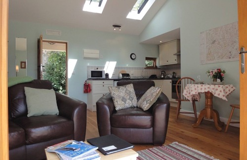 Wilmington Cottage | 1 SHIPPEN COTTAGES, pet friendly, with a garden in Wilmington