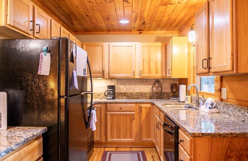 Vilas Cabin | 1 Sweet Seclusion -Peaceful cabin just outside of Boone with hot tub!