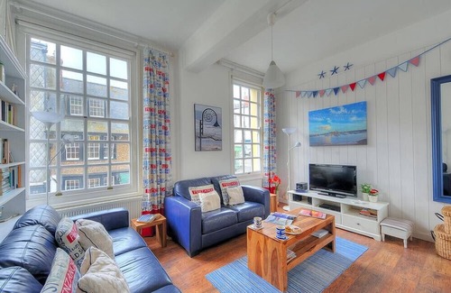 Lyme Regis Cottage | 1 THE OLD POSTHOUSE, family friendly in Lyme Regis