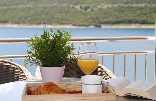 Neum Apartment | 1 Triple Room With Private Parking