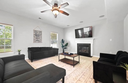 Central Newport News House | 10.9 Miles From Downtown Newport News