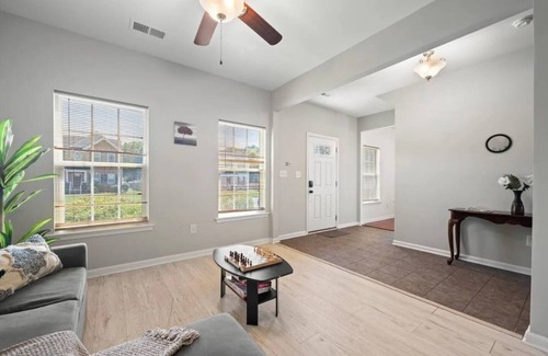 Central Newport News House | 10.9 Miles From Downtown Newport News